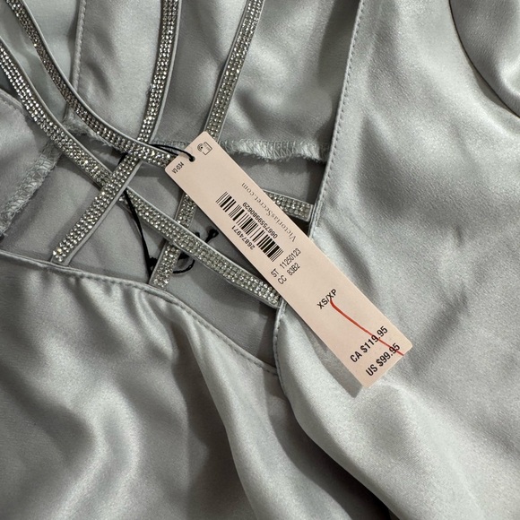 VICTORIA'S SECRET
Long satin nightgown with sparkling straps - Picture 5 of 5